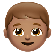 👦🏽 Emoji Niño: Tono De Piel Medio en Apple iOS 15.4.
