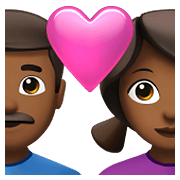 👨🏾‍❤️‍👩🏾 Emoji Casal Apaixonado - Homem: Pele Morena Escura, Mulher: Pele Morena Escura na Apple iOS 15.4.