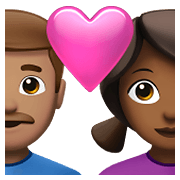 👨🏽‍❤️‍👩🏾 Emoji Casal Apaixonado - Homem: Pele Morena, Mulher: Pele Morena Escura na Apple iOS 15.4.