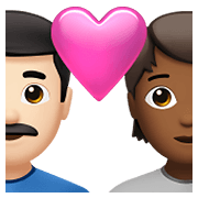 👨🏻‍❤️‍🧑🏾 Emoji Liebespaar: Mannn, Person, helle Hautfarbe, mitteldunkle Hautfarbe Apple iOS 15.4.