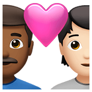 👨🏾‍❤️‍🧑🏻 Emoji Liebespaar: Mannn, Person, mitteldunkle Hautfarbe, helle Hautfarbe Apple iOS 15.4.