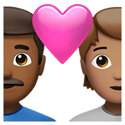 👨🏾‍❤️‍🧑🏽 Emoji Pareja Enamorada: Hombre, Persona, Tono De Piel Oscuro Medio, Tono De Piel Medio en Apple iOS 15.4.