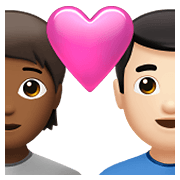 Emoji 🧑🏾‍❤️‍👨🏻 Coppia Con Cuore: persona, uomo, Carnagione Abbastanza Scura, Carnagione Chiara su Apple iOS 15.4.