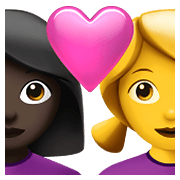 👩🏿‍❤️‍👩 Emoji Casal Apaixonado - Mulher: Pele Escura, Mulher na Apple iOS 15.4.