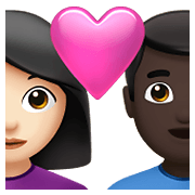 👩🏻‍❤️‍👨🏿 Emoji Casal Apaixonado - Mulher: Pele Clara, Homem: Pele Escura na Apple iOS 15.4.