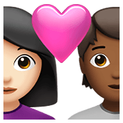 👩🏻‍❤️‍🧑🏾 Emoji Pareja Enamorada: Mujer, Persona, Tono De Piel Claro, Tono De Piel Oscuro Medio en Apple iOS 15.4.