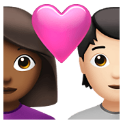 👩🏾‍❤️‍🧑🏻 Emoji Pareja Enamorada: Mujer, Persona, Tono De Piel Oscuro Medio, Tono De Piel Claro en Apple iOS 15.4.
