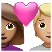 👩🏽‍❤️‍🧑🏼 Emoji Liebespaar: Frau, Person, mittlere Hautfarbe, mittelhelle Hautfarbe Apple iOS 15.4.