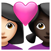 👩🏻‍❤️‍👩🏿 Emoji Casal Apaixonado - Mulher: Pele Clara, Mulher: Pele Escura na Apple iOS 15.4.