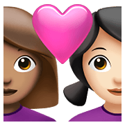 👩🏽‍❤️‍👩🏻 Emoji Casal Apaixonado - Mulher: Pele Morena, Mulher: Pele Clara na Apple iOS 15.4.