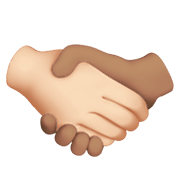 🫱🏻‍🫲🏽 Emoji Handschlag: helle Hautfarbe, mittlere Hautfarbe Apple iOS 15.4.