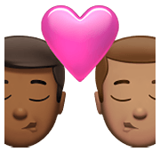👨🏾‍❤️‍💋‍👨🏽 Emoji sich küssendes Paar - Mann: mitteldunkle Hautfarbe, Mann: mittlere Hautfarbe Apple iOS 15.4.