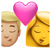 👨🏼‍❤️‍💋‍👩 Emoji sich küssendes Paar - Mann: mittelhelle Hautfarbe, Frau Apple iOS 15.4.