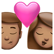 👨🏽‍❤️‍💋‍👩🏽 Emoji sich küssendes Paar - Mann: mittlere Hautfarbe, Frau: mittlere Hautfarbe Apple iOS 15.4.