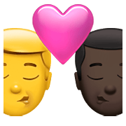 Emoji 👨‍❤️‍💋‍👨🏿 Bacio Tra Coppia - Uomo, Uomo: Carnagione Scura su Apple iOS 15.4.