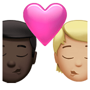 Emoji 👨🏿‍❤️‍💋‍🧑🏼 Bacio Tra Coppia: uomo, persona, Carnagione Scura, Carnagione Abbastanza Chiara su Apple iOS 15.4.