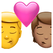 Emoji 👨‍❤️‍💋‍🧑🏽 Bacio Tra Coppia: uomo, persona, Nessun tono della pelle, Carnagione Olivastra su Apple iOS 15.4.