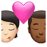 🧑🏻‍❤️‍💋‍👨🏾 Emoji sich küssendes Paar: Person, Mannn, helle Hautfarbe, mitteldunkle Hautfarbe Apple iOS 15.4.