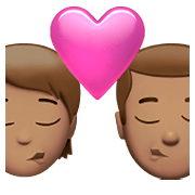 Emoji 🧑🏽‍❤️‍💋‍👨🏽 Bacio Tra Coppia: persona, uomo, Carnagione Olivastra su Apple iOS 15.4.