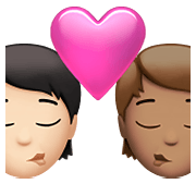 🧑🏻‍❤️‍💋‍🧑🏽 Emoji sich küssendes Paar: Person, Person, helle Hautfarbe, mittlere Hautfarbe Apple iOS 15.4.