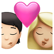 Emoji 🧑🏻‍❤️‍💋‍👩🏼 Bacio Tra Coppia: persona, Donna, Carnagione Chiara, Carnagione Abbastanza Chiara su Apple iOS 15.4.