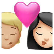 🧑🏼‍❤️‍💋‍👩🏻 Emoji sich küssendes Paar: Person, Frau, mittelhelle Hautfarbe, helle Hautfarbe Apple iOS 15.4.