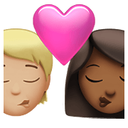 🧑🏼‍❤️‍💋‍👩🏾 Emoji sich küssendes Paar: Person, Frau, mittelhelle Hautfarbe, mitteldunkle Hautfarbe Apple iOS 15.4.