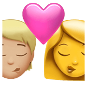 🧑🏼‍❤️‍💋‍👩 Emoji sich küssendes Paar: Person, Frau, mittelhelle Hautfarbe, Kein Hautton Apple iOS 15.4.