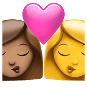 👩🏽‍❤️‍💋‍👩 Emoji Beijo - Mulher: Pele Morena, Mulher na Apple iOS 15.4.