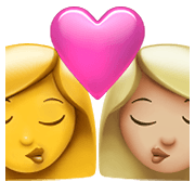 👩‍❤️‍💋‍👩🏼 Emoji Beijo - Mulher, Mulher: Pele Morena Clara na Apple iOS 15.4.
