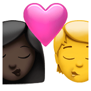 👩🏿‍❤️‍💋‍🧑 Emoji Beijo: Mulher, Pessoa, Pele Escura, Sem tom de pele na Apple iOS 15.4.