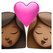 👩🏾‍❤️‍💋‍👩🏽 Emoji sich küssendes Paar - Frau: mitteldunkle Hautfarbe, Frau: mittlere Hautfarbe Apple iOS 15.4.