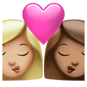 👩🏼‍❤️‍💋‍👩🏽 Emoji sich küssendes Paar - Frau: mittelhelle Hautfarbe, Frau: mittlere Hautfarbe Apple iOS 15.4.