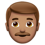 👨🏽 Emoji Mann: mittlere Hautfarbe Apple iOS 15.4.