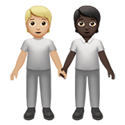 🧑🏼‍🤝‍🧑🏿 Emoji Dos Personas Dándose La Mano: Tono De Piel Claro Medio, Tono De Piel Oscuro en Apple iOS 15.4.