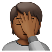 🤦🏾 Emoji sich an den Kopf fassende Person: mitteldunkle Hautfarbe Apple iOS 15.4.