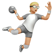 🤾🏼 Emoji Handballspieler(in): mittelhelle Hautfarbe Apple iOS 15.4.