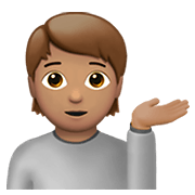 Emoji 💁🏽 Persona Al Punto Informazioni: Carnagione Olivastra su Apple iOS 15.4.
