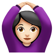 🙆🏻‍♀️ Emoji Frau mit Händen auf dem Kopf: helle Hautfarbe Apple iOS 15.4.