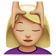 💆🏼‍♀️ Emoji Frau, die eine Kopfmassage bekommt: mittelhelle Hautfarbe Apple iOS 15.4.