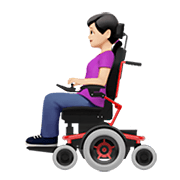 👩🏻‍🦼 Emoji Frau in elektrischem Rollstuhl: helle Hautfarbe Apple iOS 15.4.