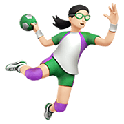 🤾🏻‍♀️ Emoji Handballspielerin: helle Hautfarbe Apple iOS 15.4.