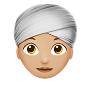 👳🏼‍♀️ Emoji Frau mit Turban: mittelhelle Hautfarbe Apple iOS 15.4.