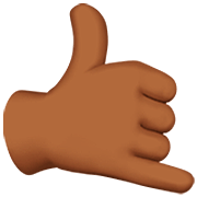 🤙🏾 Emoji Sinal «me Liga»: Pele Morena Escura na Apple iOS 16.4.