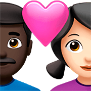👨🏿‍❤️‍👩🏻 Emoji Pareja Enamorada - Hombre: Tono De Piel Oscuro, Mujer: Tono De Piel Claro en Apple iOS 16.4.
