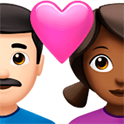 Emoji 👨🏻‍❤️‍👩🏾 Coppia Con Cuore - Uomo: Carnagione Chiara, Donna: Carnagione Abbastanza Chiara su Apple iOS 16.4.