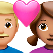 👨🏼‍❤️‍👩🏽 Emoji Pareja Enamorada - Hombre: Tono De Piel Claro Medio, Mujer: Tono De Piel Medio en Apple iOS 16.4.