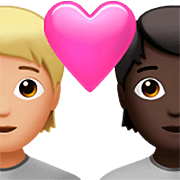 🧑🏼‍❤️‍🧑🏿 Emoji Liebespaar: Person, Person, mittelhelle Hautfarbe, dunkle Hautfarbe Apple iOS 16.4.