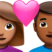 👩🏽‍❤️‍👨🏾 Emoji Liebespaar - Frau: mittlere Hautfarbe, Mann: mitteldunkle Hautfarbe Apple iOS 16.4.