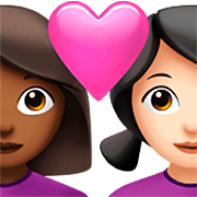 👩🏾‍❤️‍👩🏻 Emoji Casal Apaixonado - Mulher: Pele Morena Escura, Mulher: Pele Clara na Apple iOS 16.4.